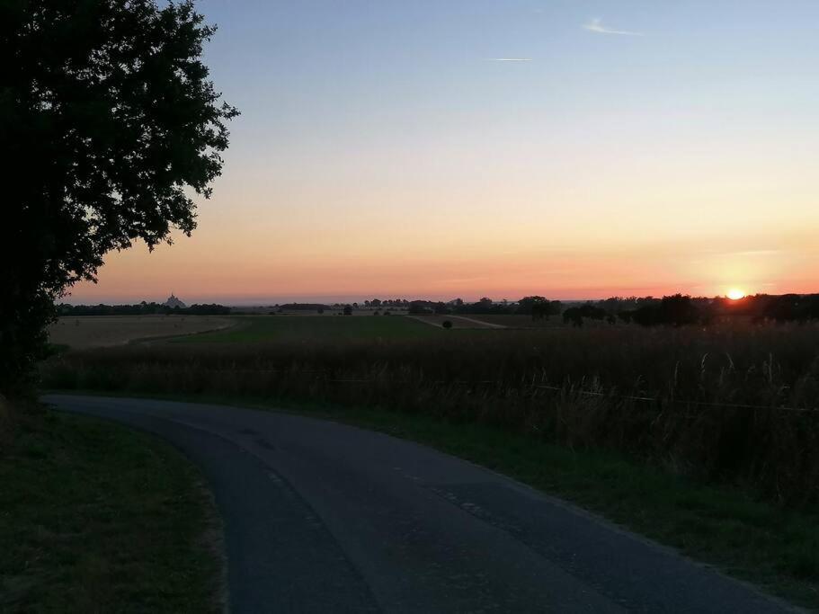 Sunset Family Guesthouse Mont Saint Michel Ceaux Bagian luar foto